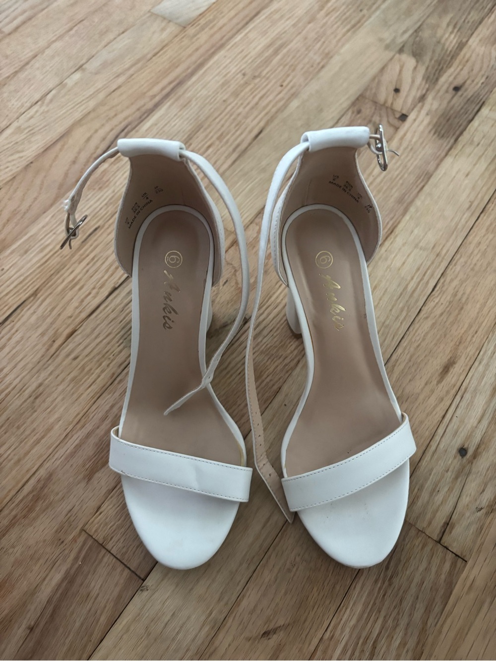 Ankle Strap Block Heel Sandals in White - Unbranded